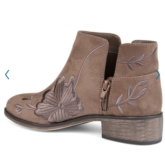 Journee Collection | Tabitha Booties - Picture 2 of 5